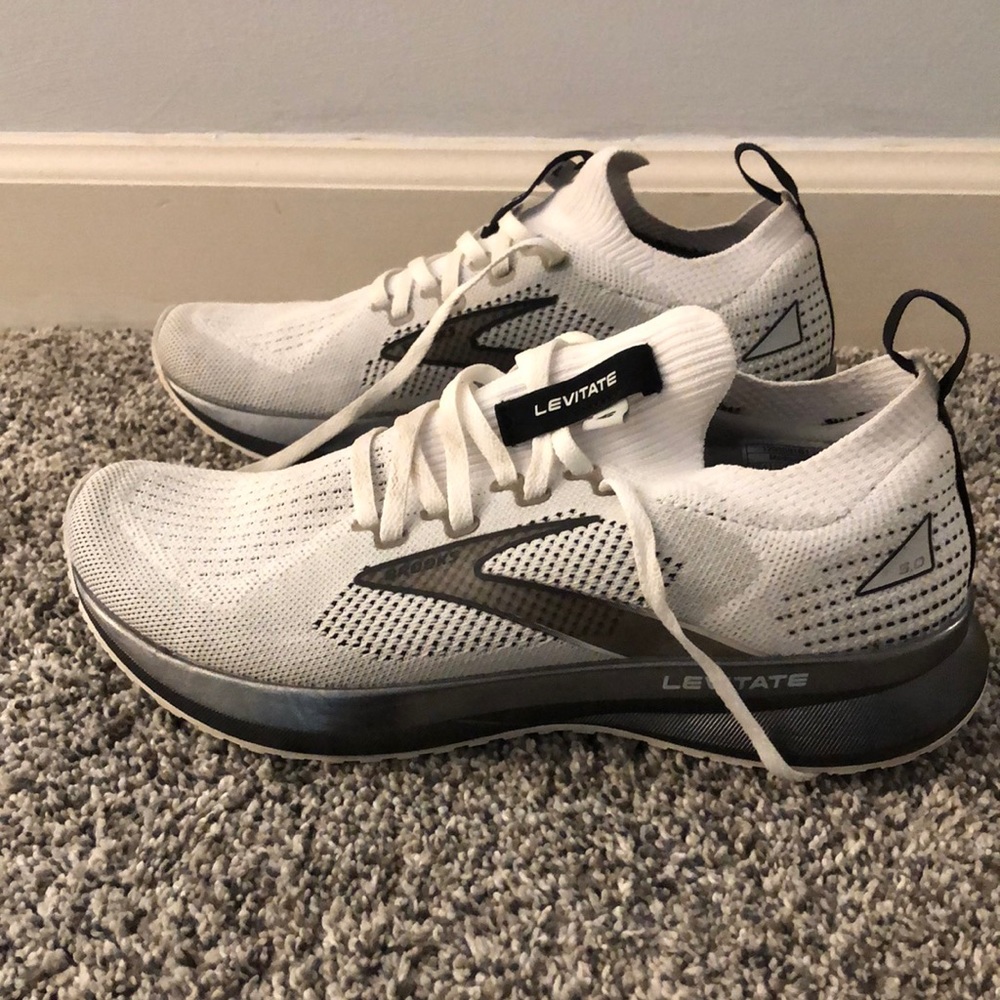 Brooks stealth fit levitate